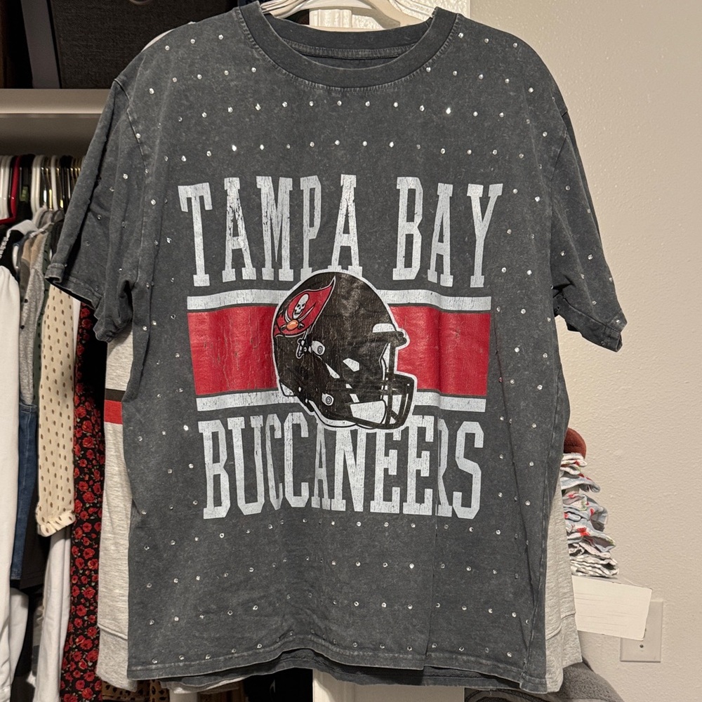 Game day Couture Women’s Tampa Bay Buccaneers Graphic T-Shirt